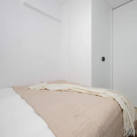 Bright Close To Pge With Parking By Renters