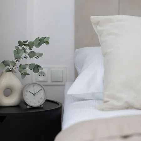 Bright Close To Pge With Parking By Renters