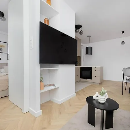 Apartment Bright Close To Pge With Parking By Renters