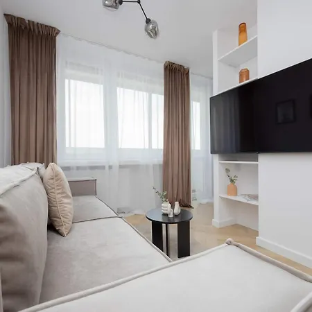Apartment Bright Close To Pge With Parking By Renters Warsaw