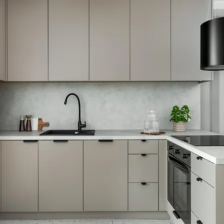 Bright Close To Pge With Parking By Renters