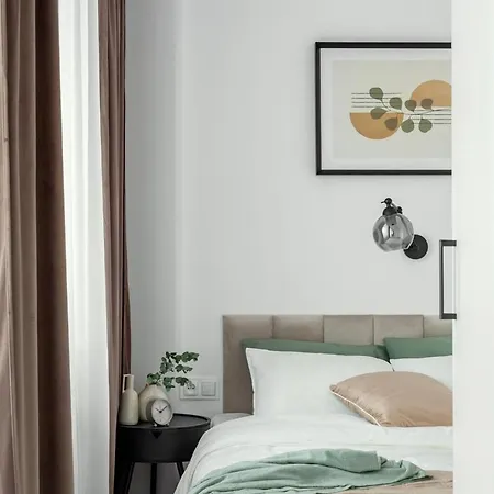 Bright Close To Pge With Parking By Renters *
