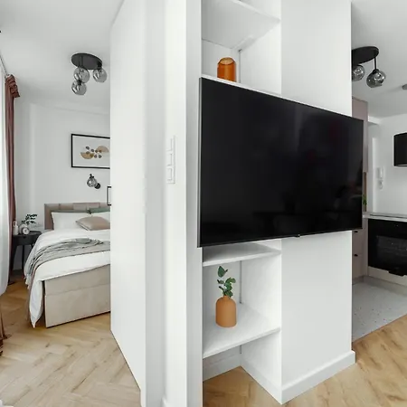 Bright Close To Pge With Parking By Renters * Warschau